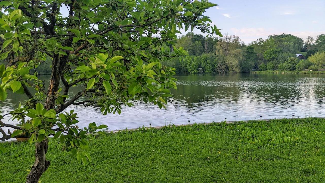 Chalupa u rybníka Střehom Dolní Bousov Exterior foto