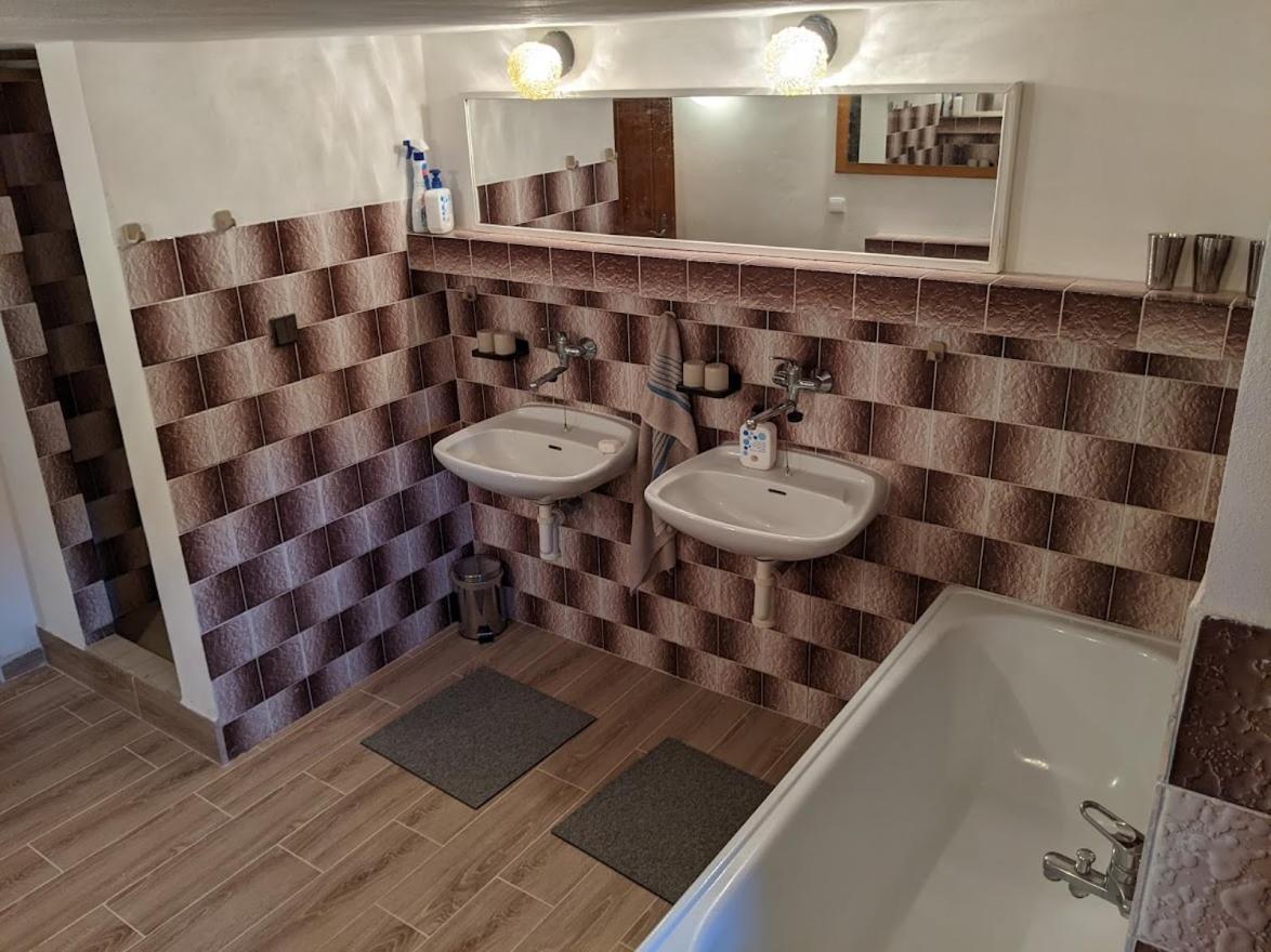 Chalupa u rybníka Střehom Dolní Bousov Exterior foto