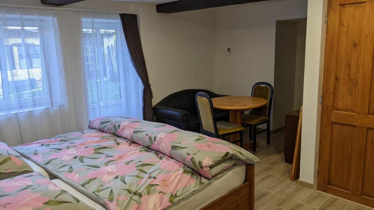 Chalupa u rybníka Střehom Dolní Bousov Exterior foto