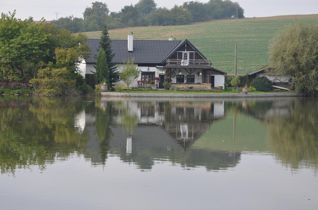 Chalupa u rybníka Střehom Dolní Bousov Exterior foto